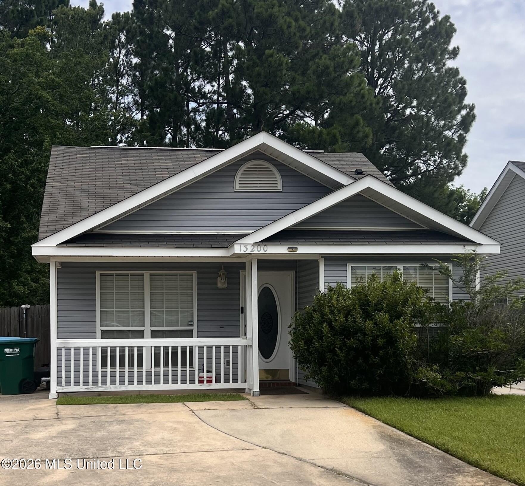 13200 Warren Drive – photo 1