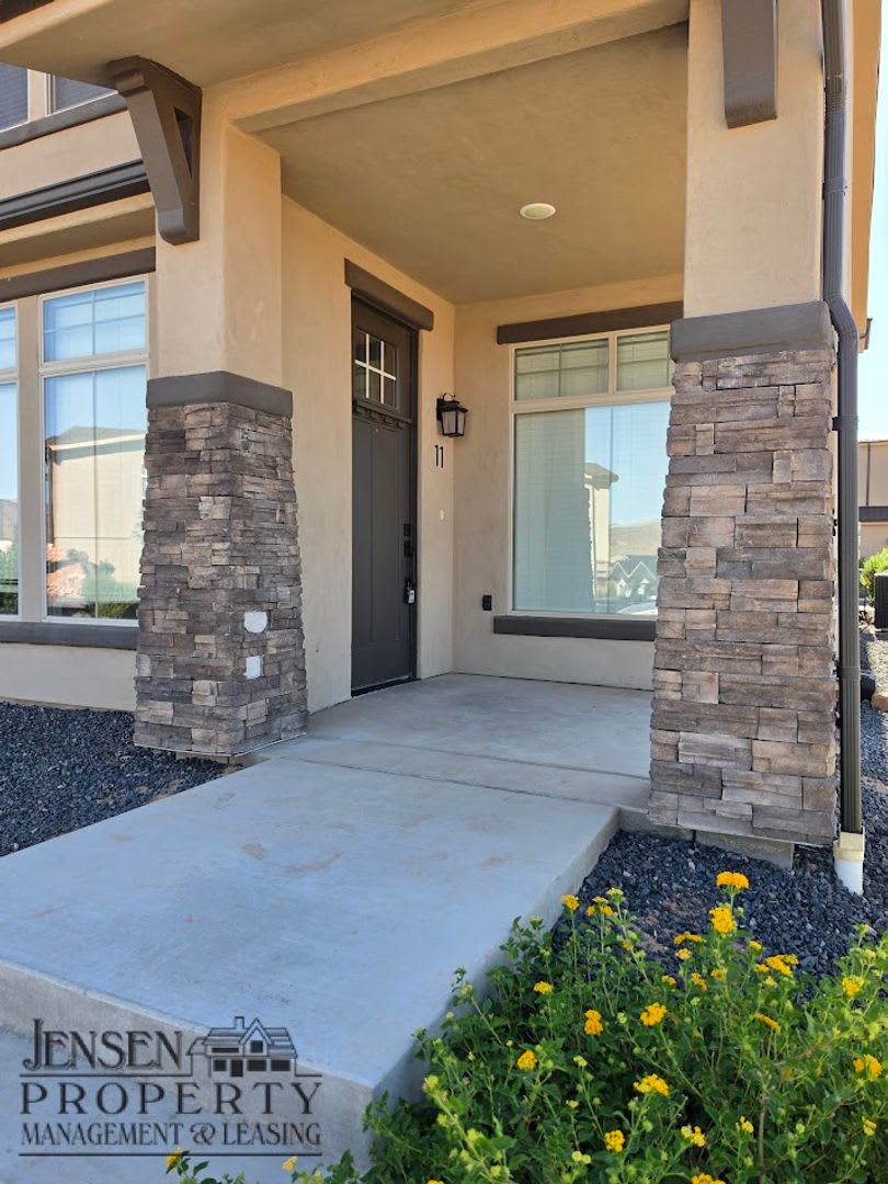 Newer Town Home in Ivins – photo 3