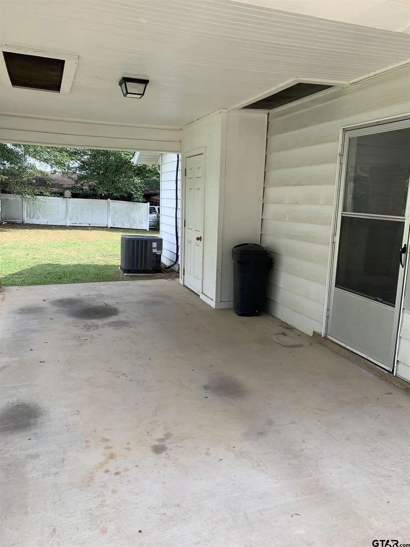 Updated 2 Bed 2 Bath Available Now – photo 5