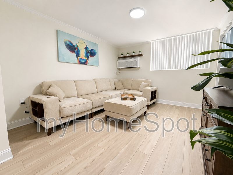 201 S Stillman St – photo 2