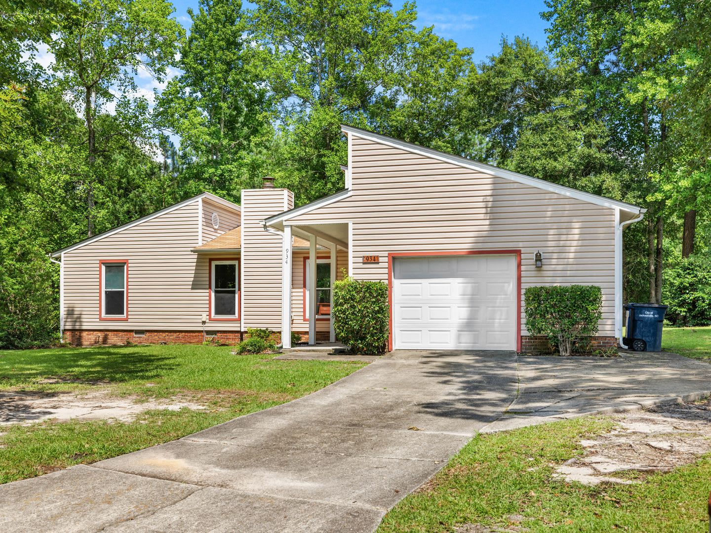 Home in Cul-De-Sac – photo 2