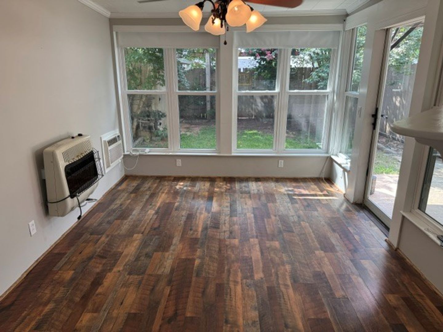 freshly paint 3 bed 2 bath townhome – photo 4