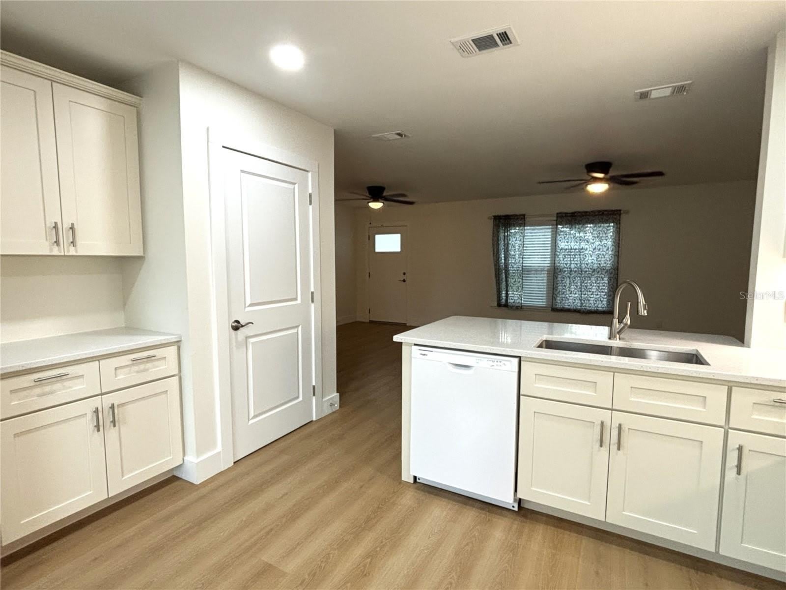 220 W North Street – photo 4
