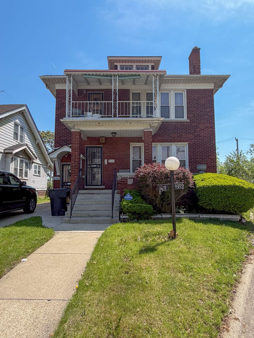 Beautiful Brick lower duplex unit – photo 1