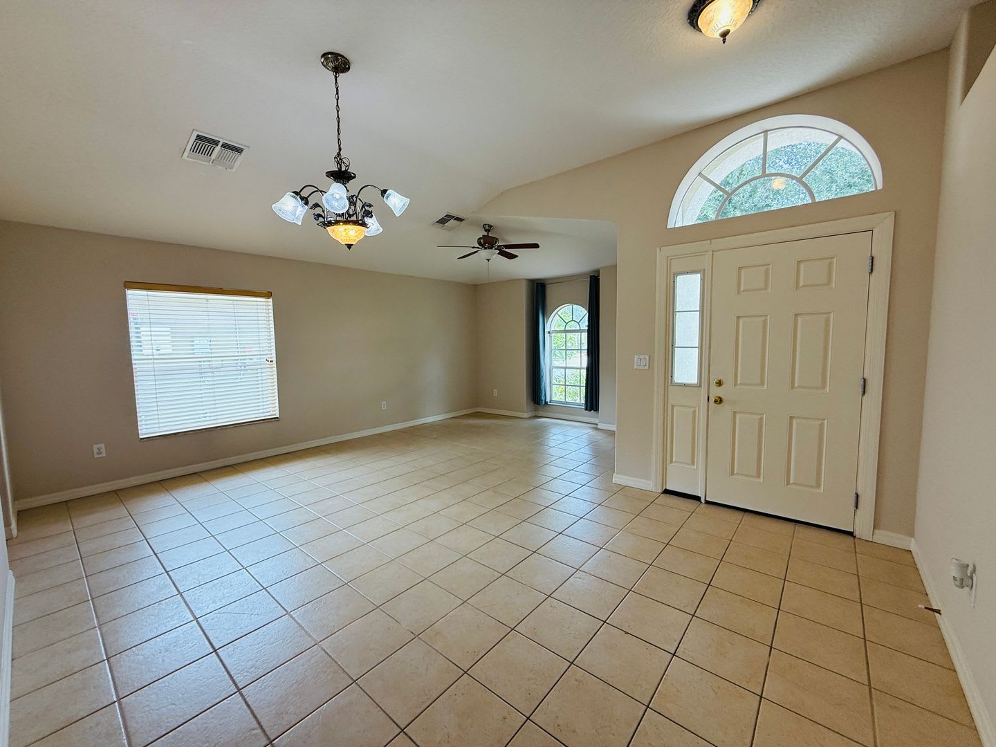 Beautiful 4 Bedroom Home For Rent – photo 3