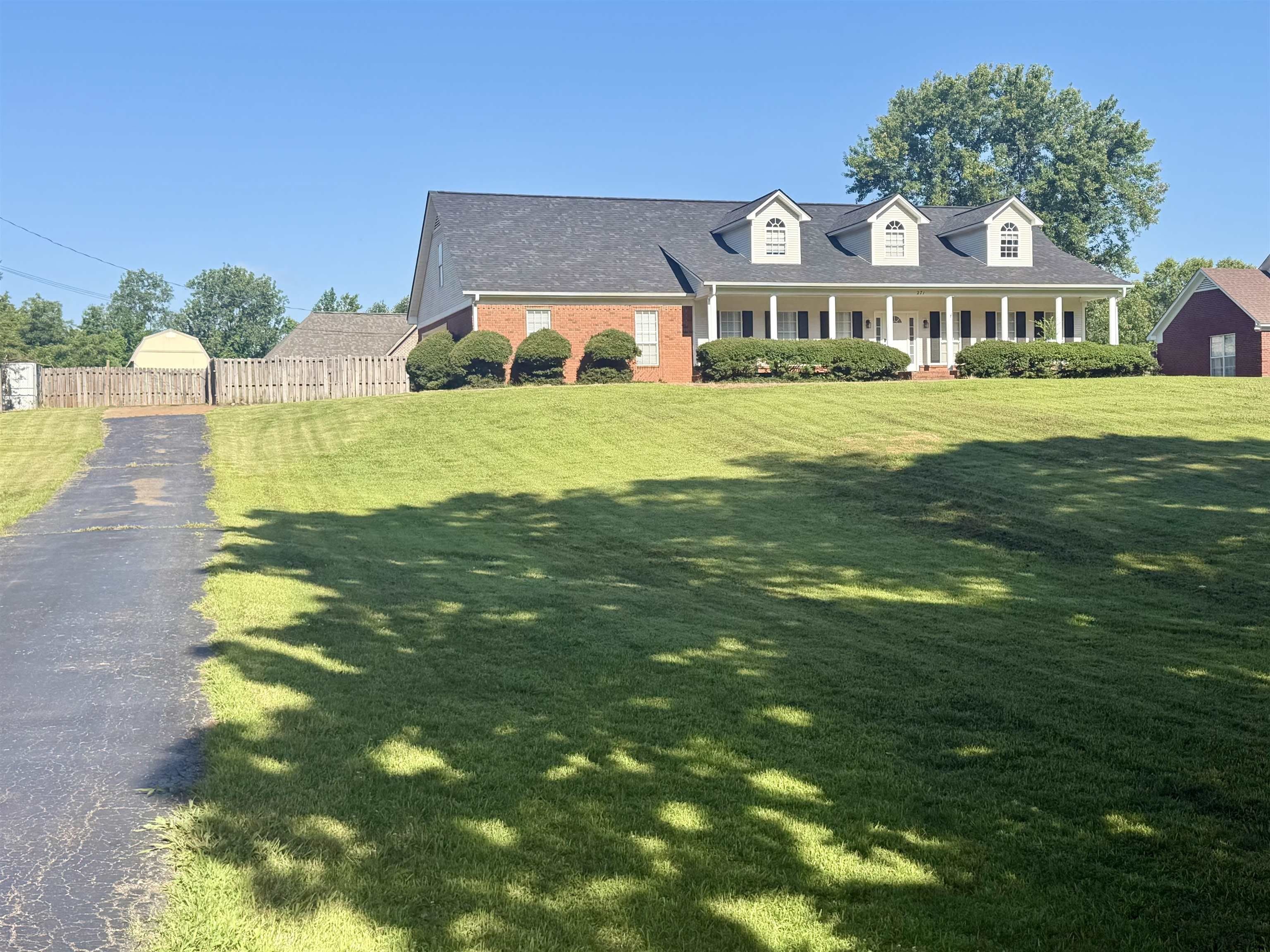 271 MEADOWLAND Dr – photo 3