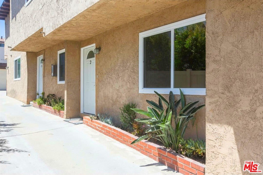 2320 Clark Ln – photo 2