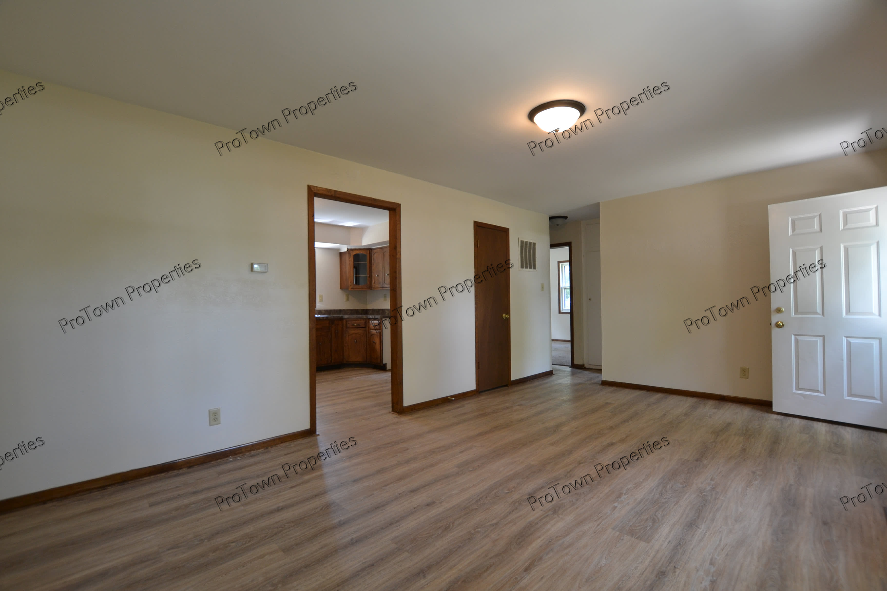 8 Girard Blvd – photo 3