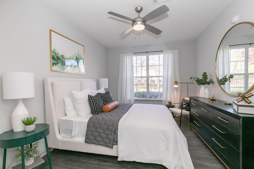 Deerfield Village Apartments – photo 1