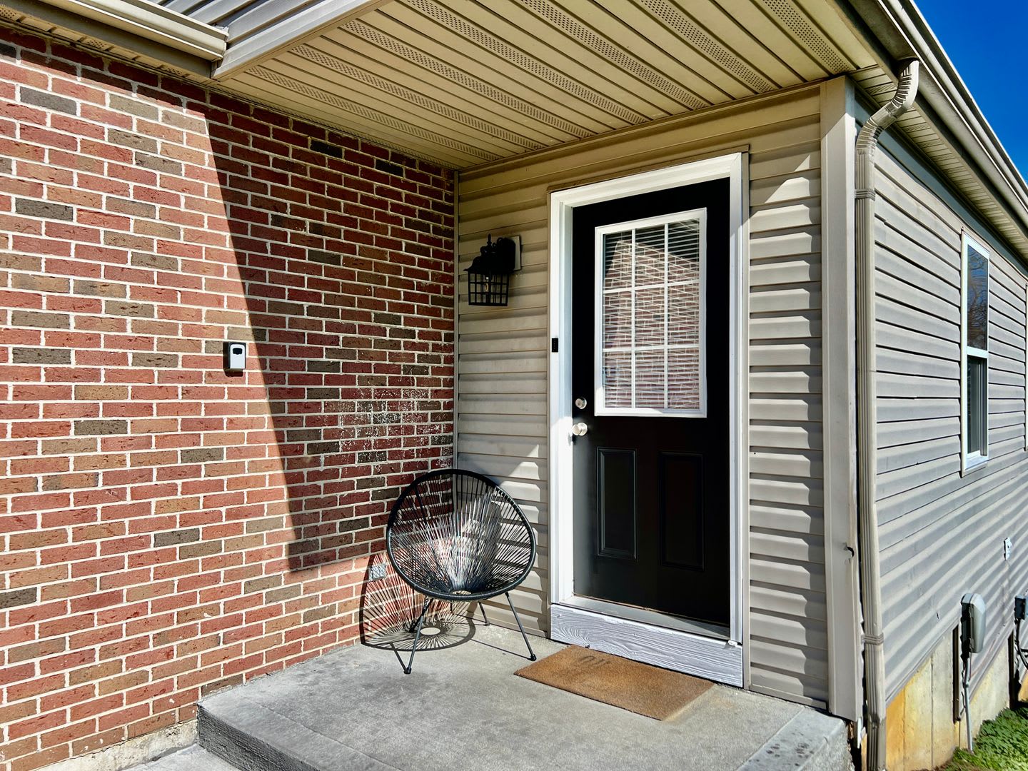 Fully Furnished Home with great location – photo 1