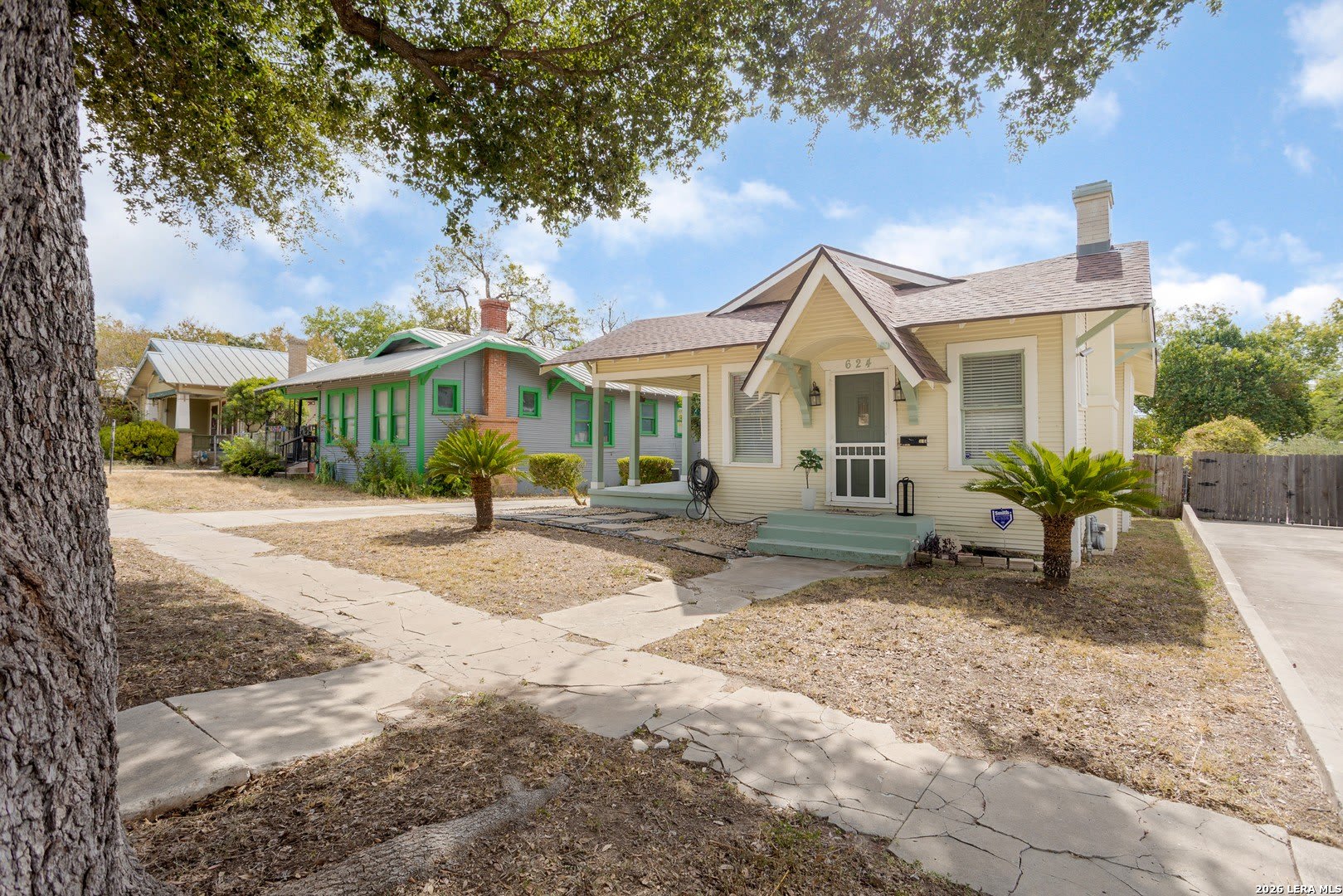 624 W AGARITA AVE – photo 5