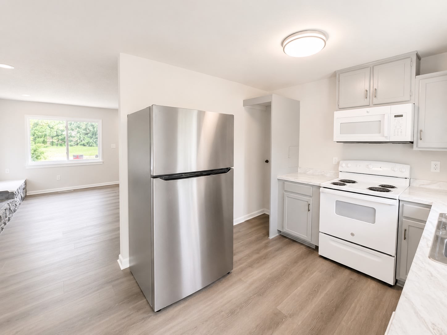 405 Institute Drive – photo 5