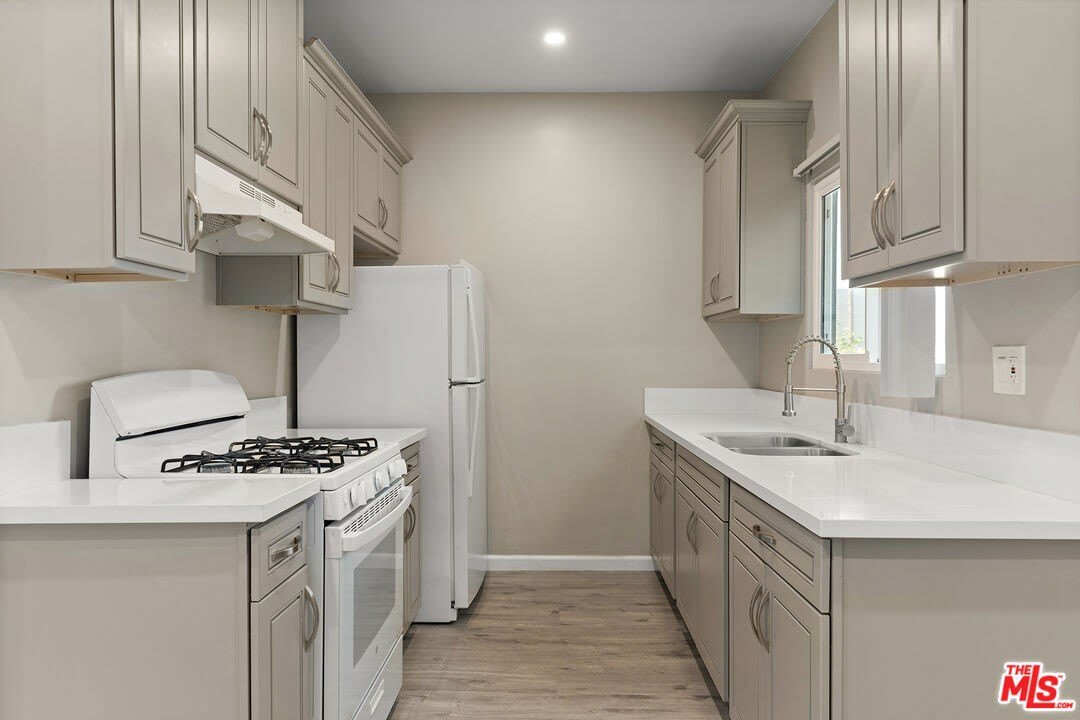1232 N Mccadden Pl – photo 3