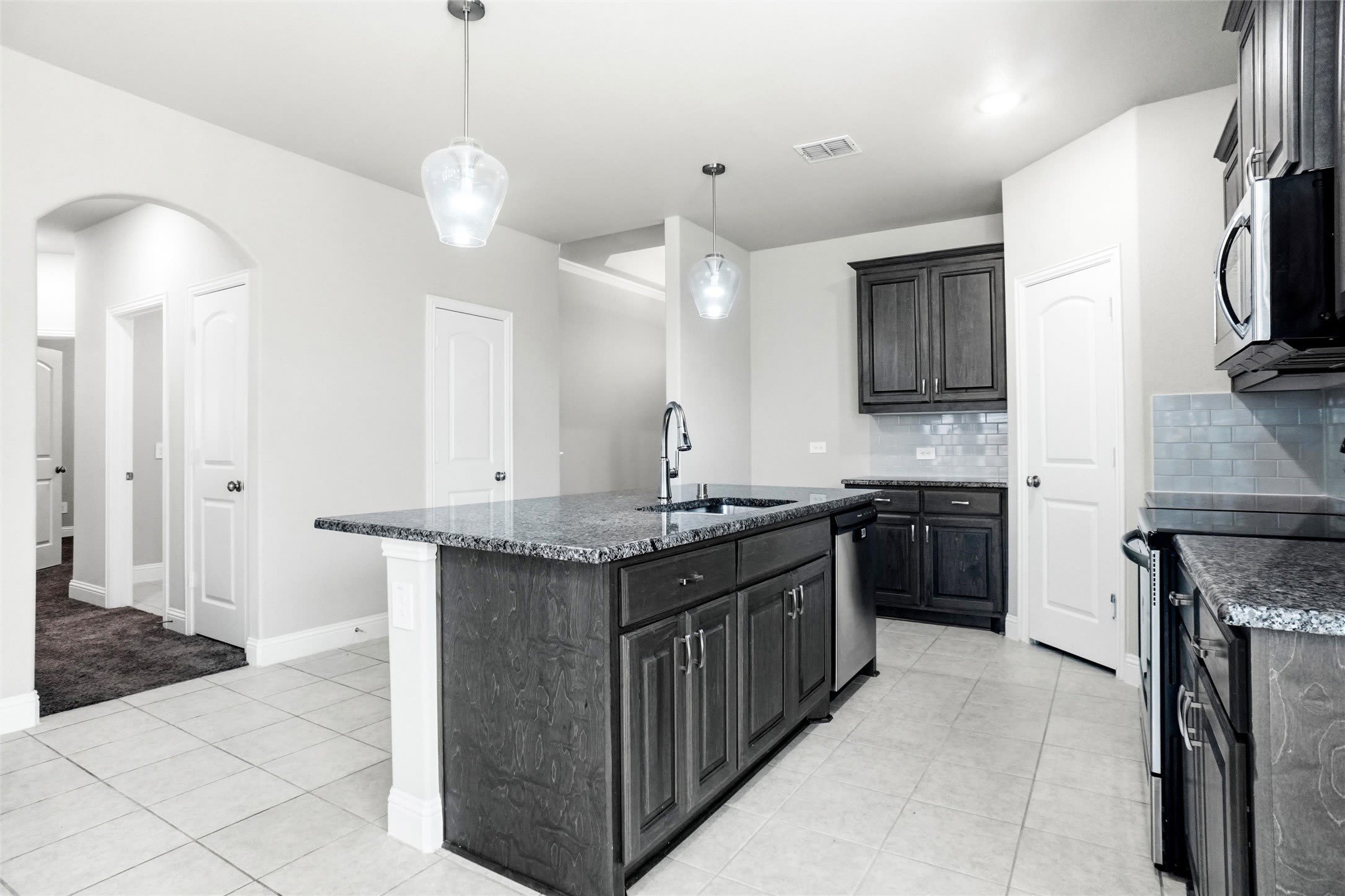 686 Navasota Drive – photo 4