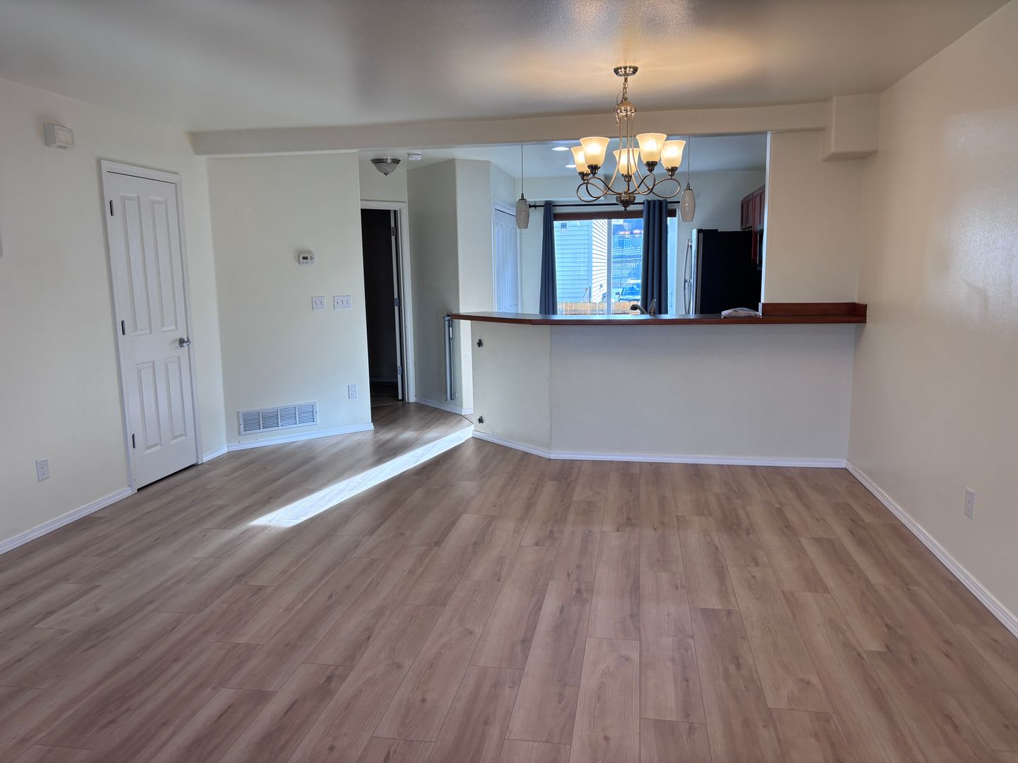 3 Bed 1 5 Bath Townhome Near Jber – photo 2
