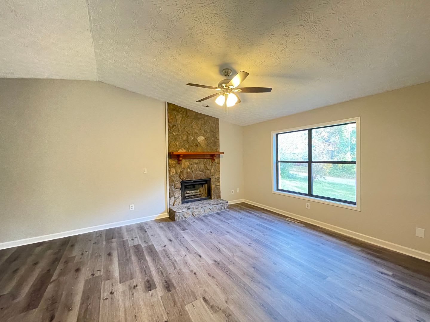 Updated 4 Bedroom 2 Bath Home Near In Dallas – photo 4