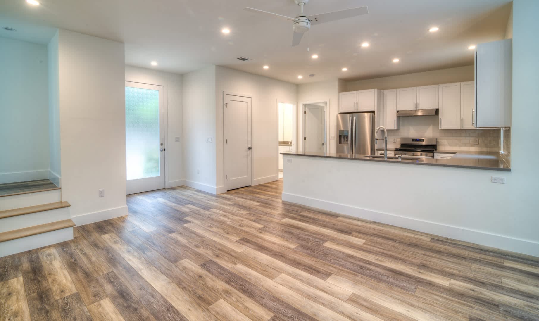 UT PRE-LEASE: Constructed August 2018, Luxury North Campus 3 bed / 3 bath home – photo 5