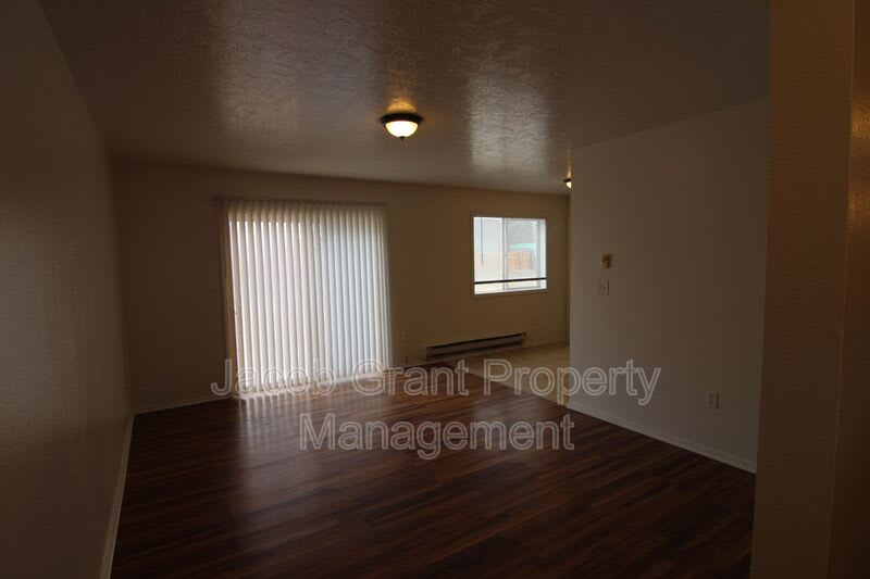 385 Golden St. – photo 3