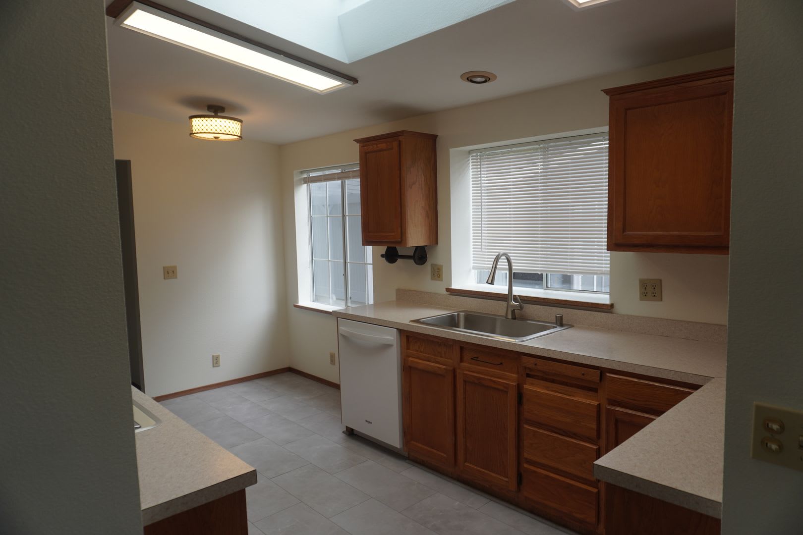 Remodeled Ridgefield Manufactured Home for Lease w/ Detached Garage – photo 4