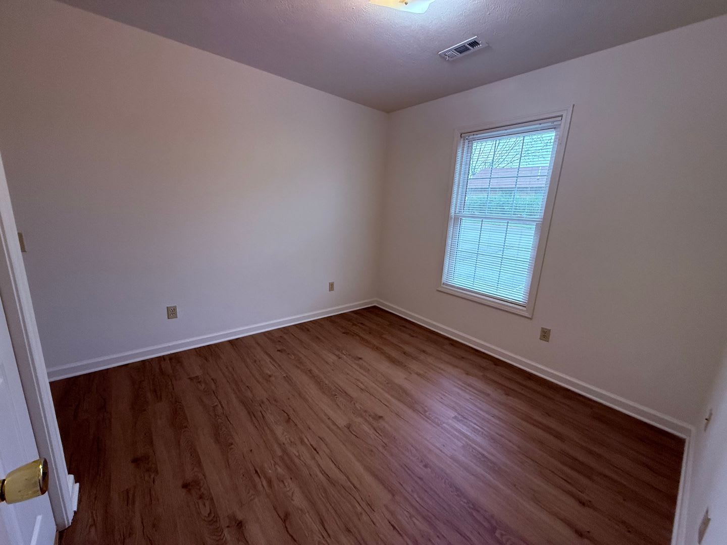 3 Bedroom 2.5 Half Bath Townhouse – photo 4