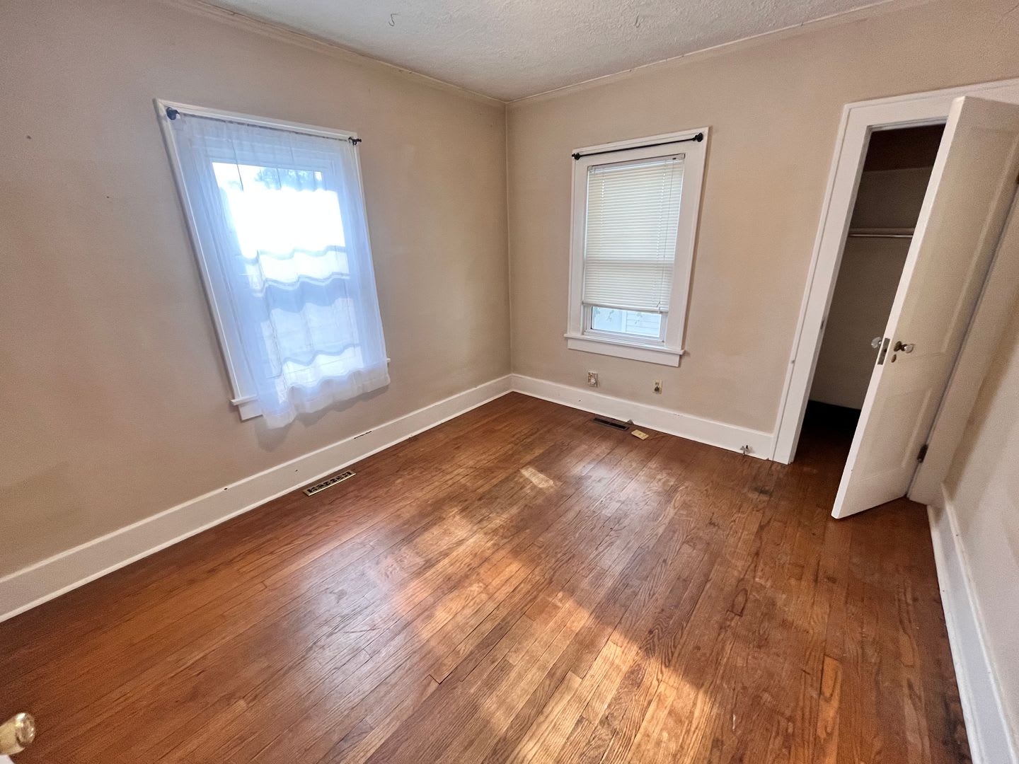 Beautiful 3 bedroom/2 bathroom Home W/ A Garage – photo 5