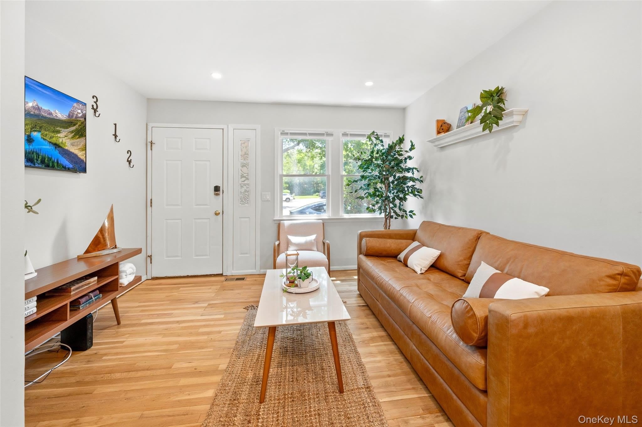 49 Canoe Place Road – photo 2