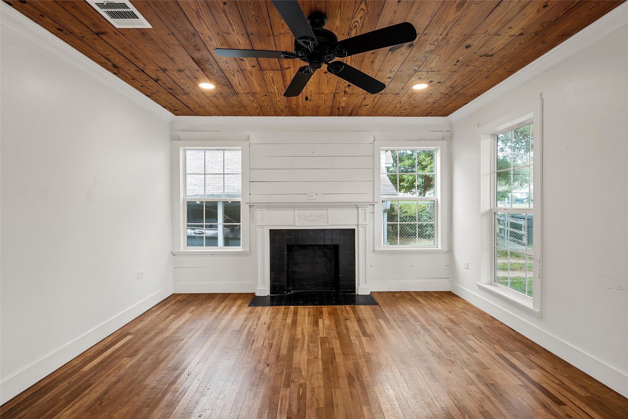 2704 Herring Avenue – photo 3