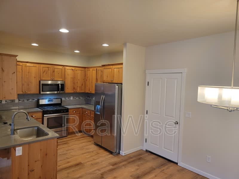 170 Nw 30Th St – photo 5