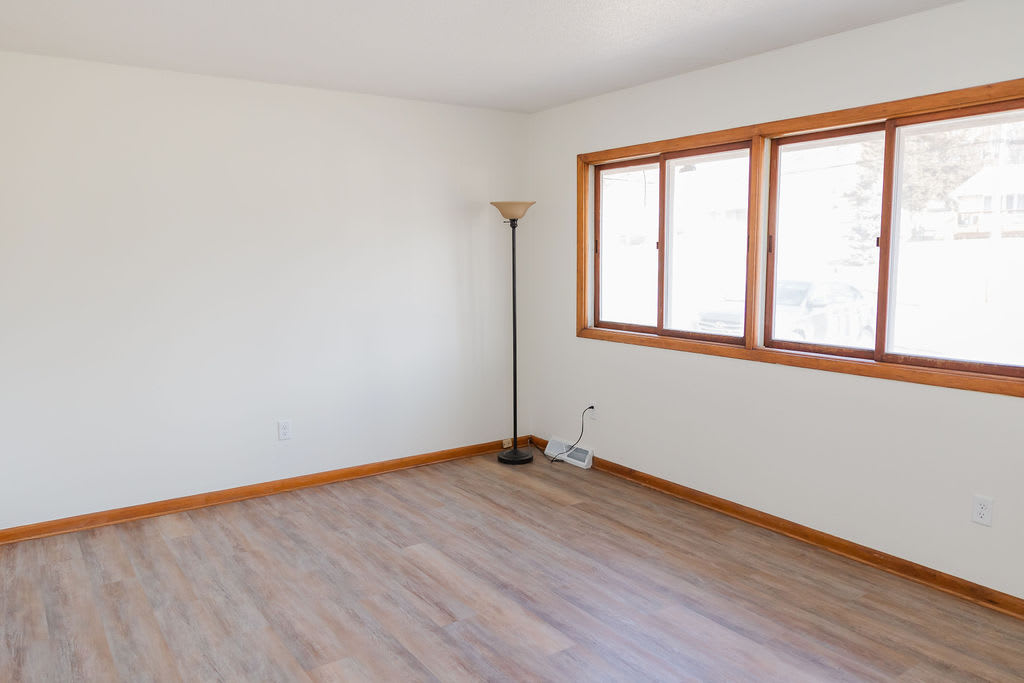 419 E Watrous Ave – photo 2