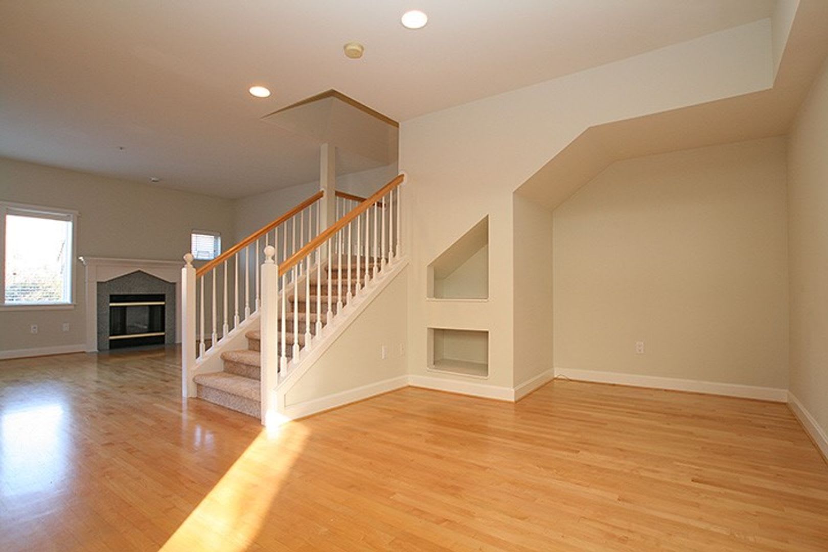 2bd/2.5ba Kirkland Townhome – photo 2