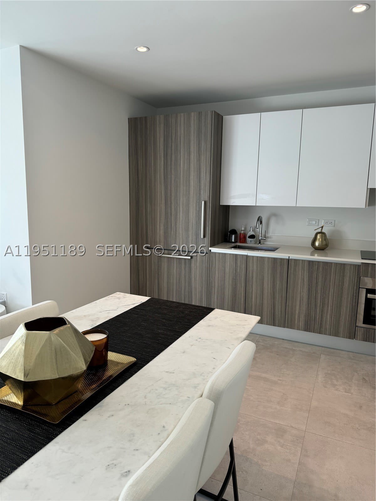 239 SW 9th St – photo 4