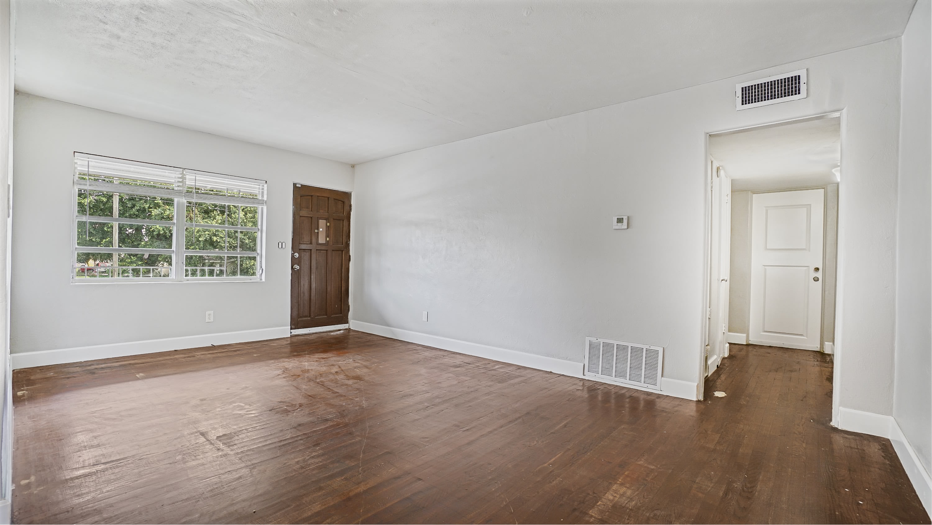 5518 Riviera Drive – photo 2