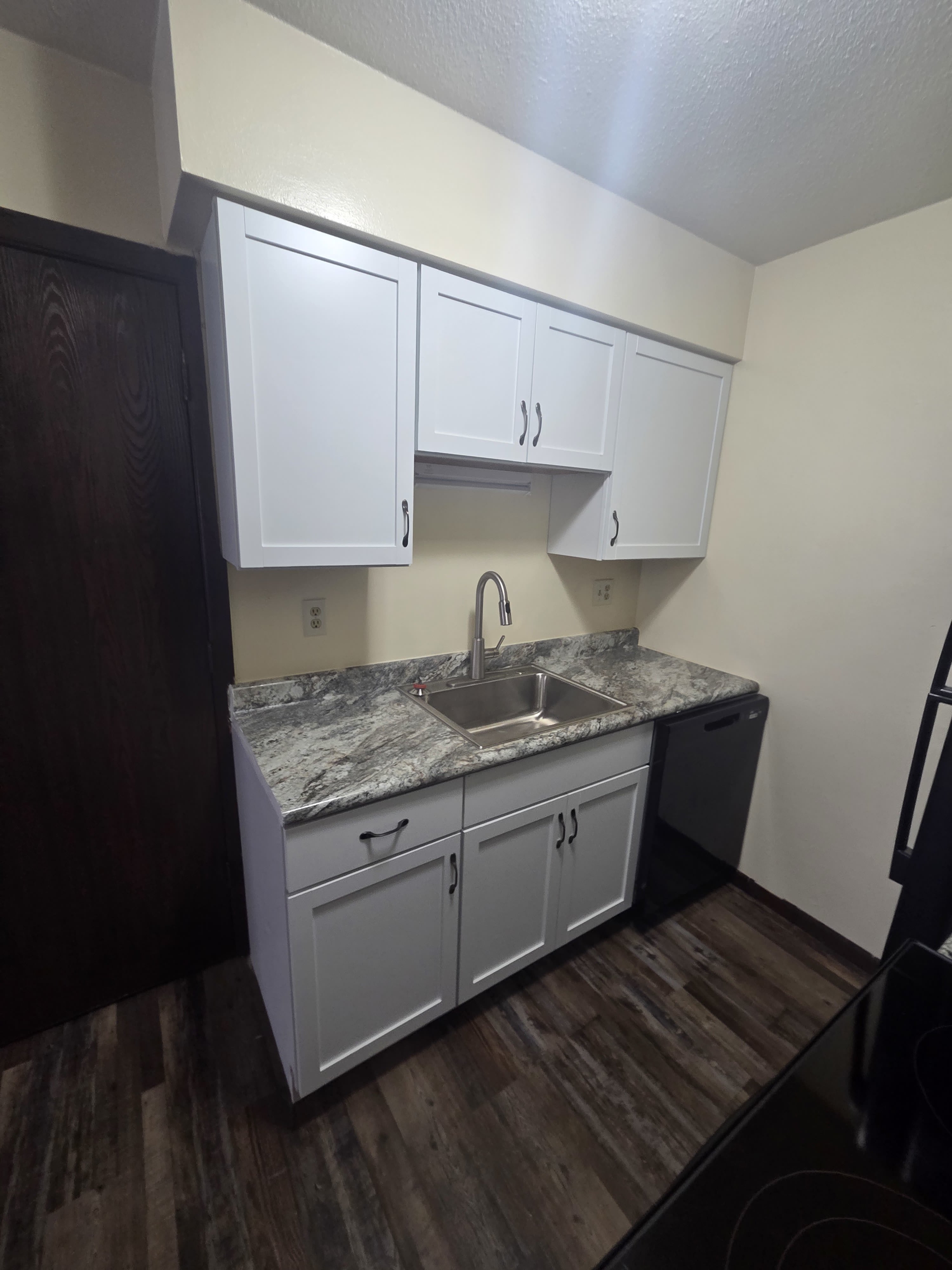 906 Hill St – photo 1