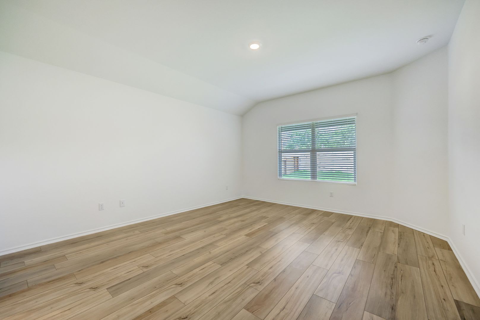Coming Soon Beautiful 3 Bedroom 2 Bath – photo 5