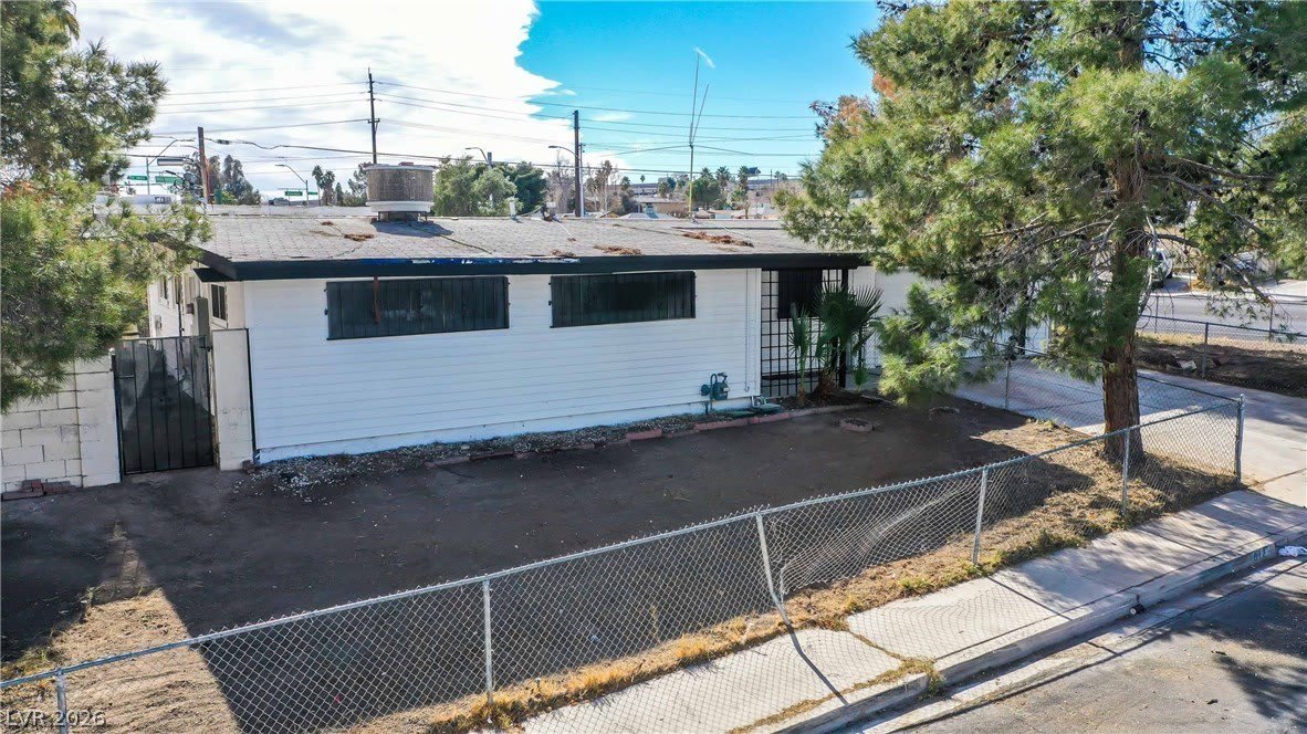 612 Bruce Street – photo 2