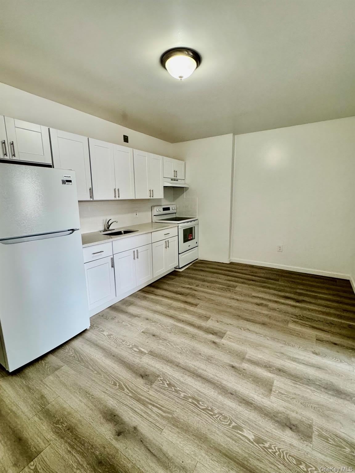 320 Jericho Turnpike – photo 2