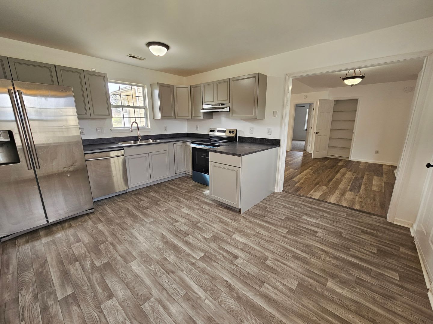 Renovated 4 Bedroom Home! – photo 5