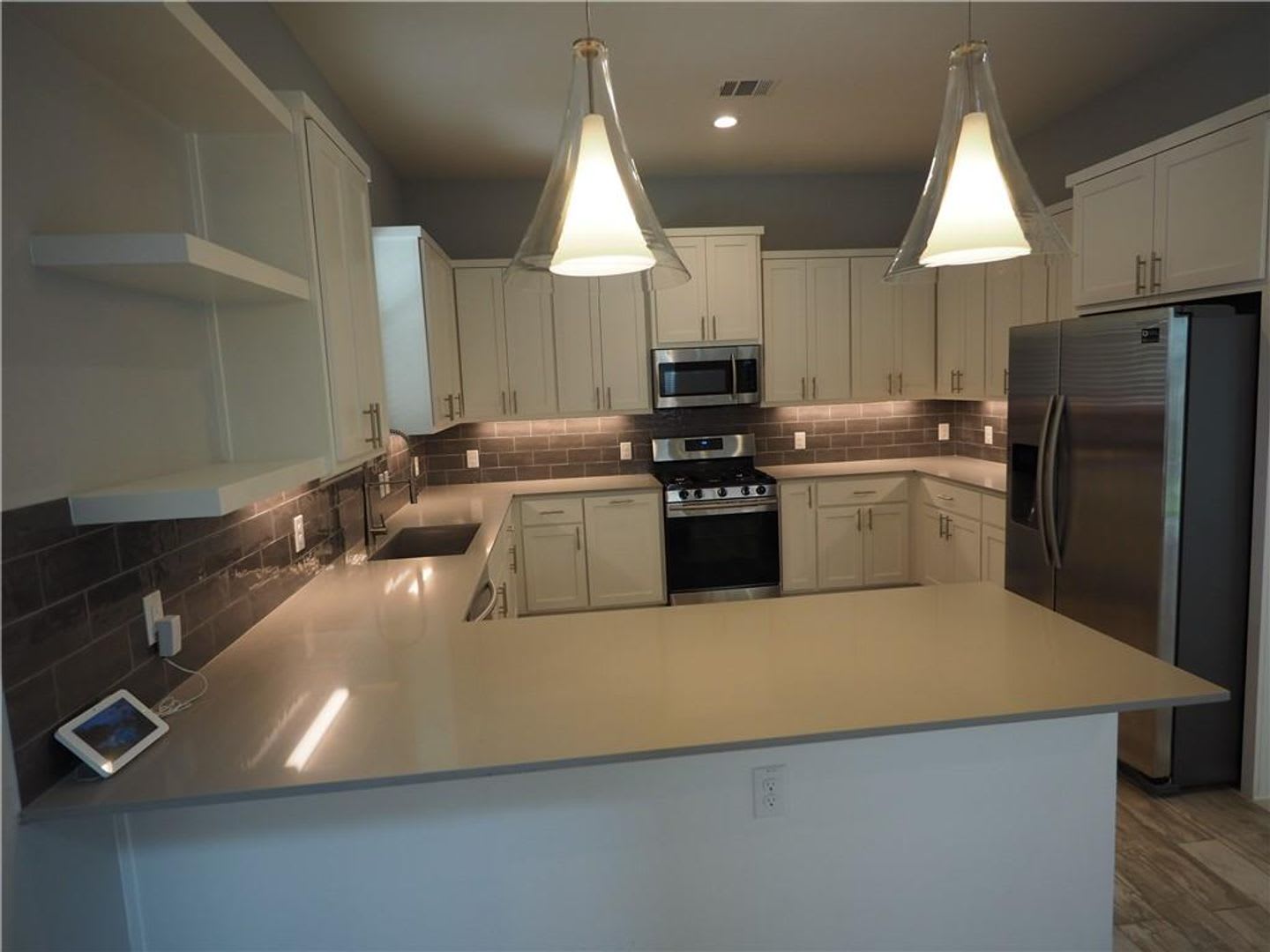Modern 2 Bed 2 5 Bath Central Austin Home – photo 3
