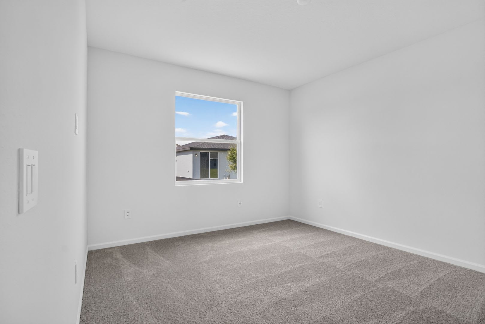 Stunning new construction 3/2 in Wynnstone Gated Community of Davenport. Available now! – photo 4