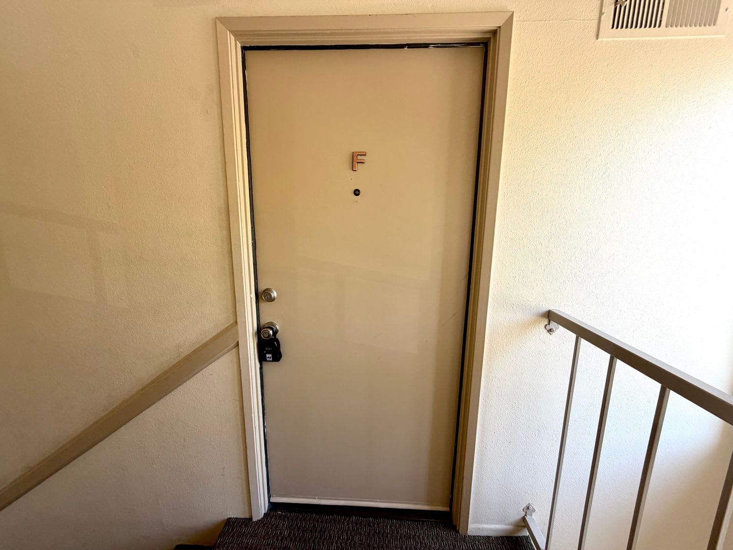 Great location! 2 bed 2 bath Simi Valley condo! – photo 2
