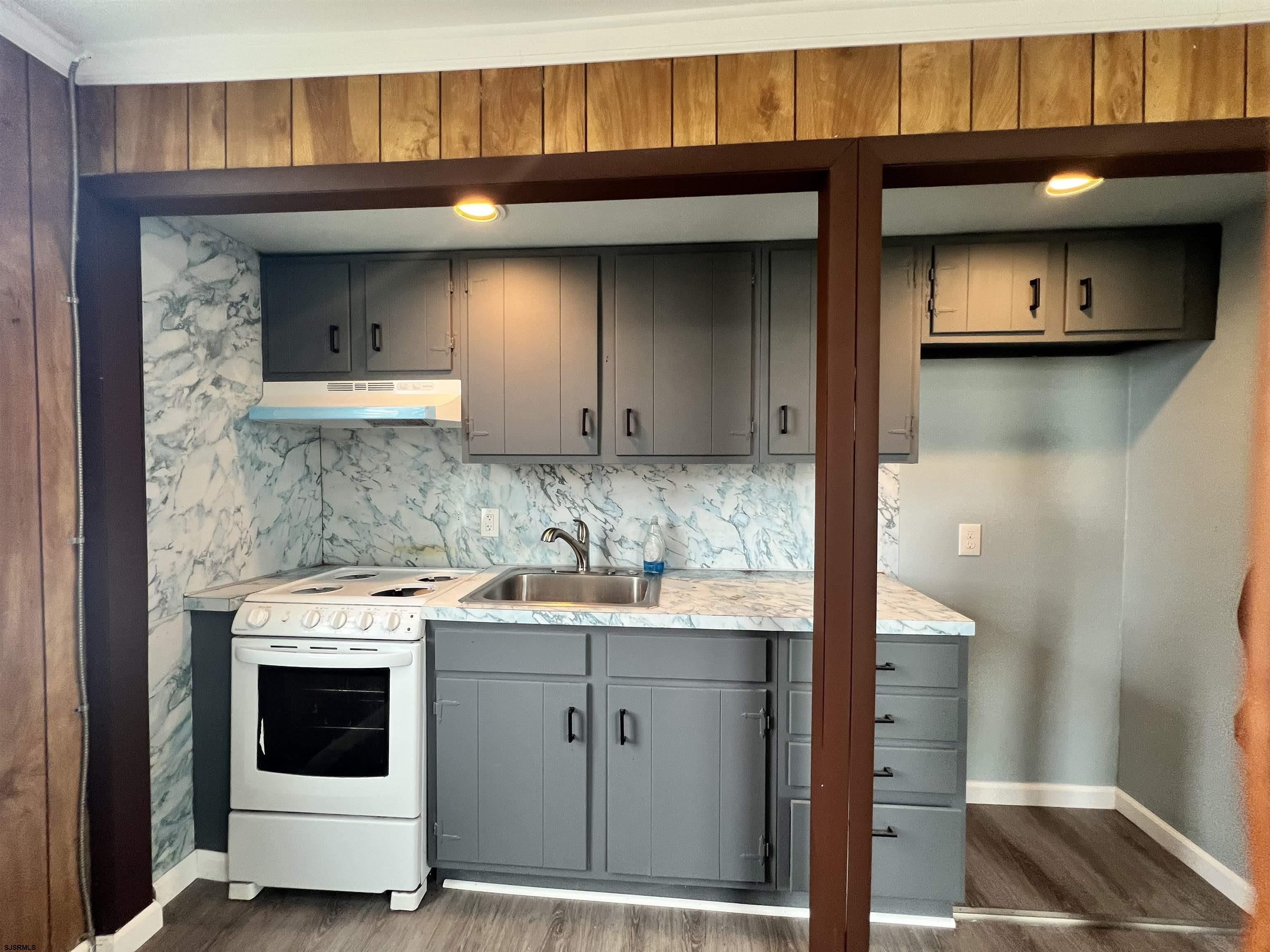 801 N Indiana Ave – photo 3