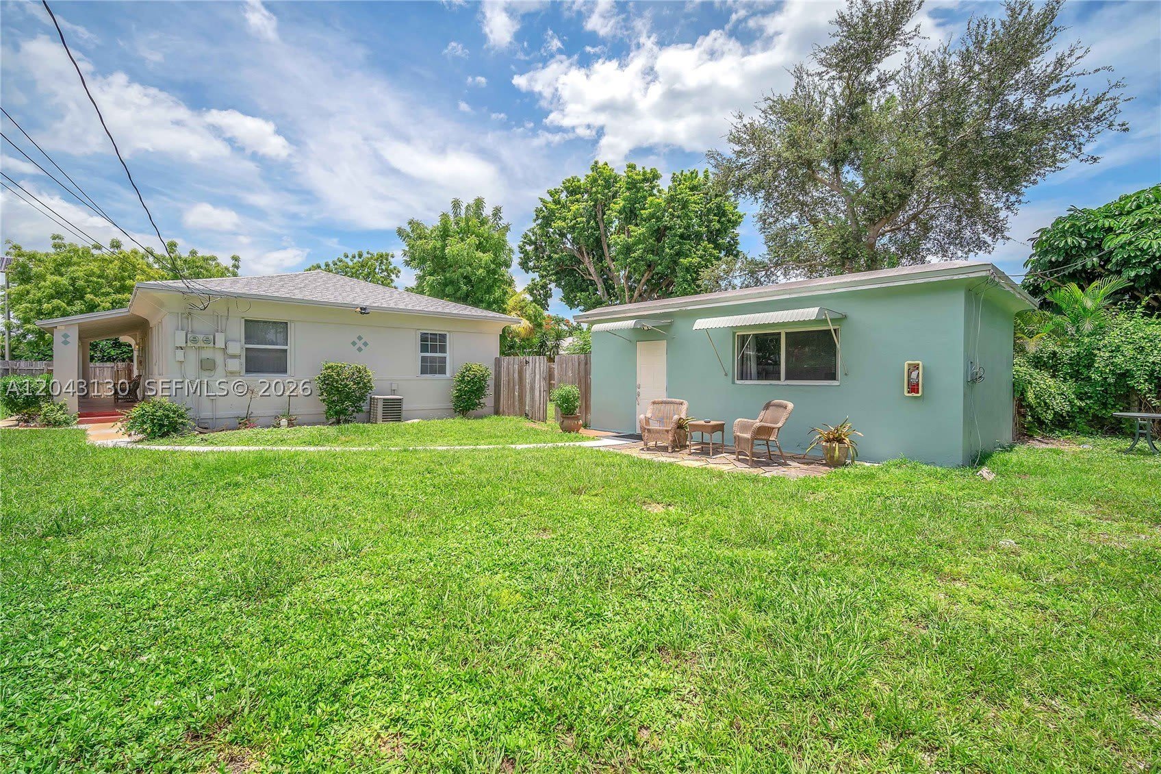261 SW 15th St – photo 4