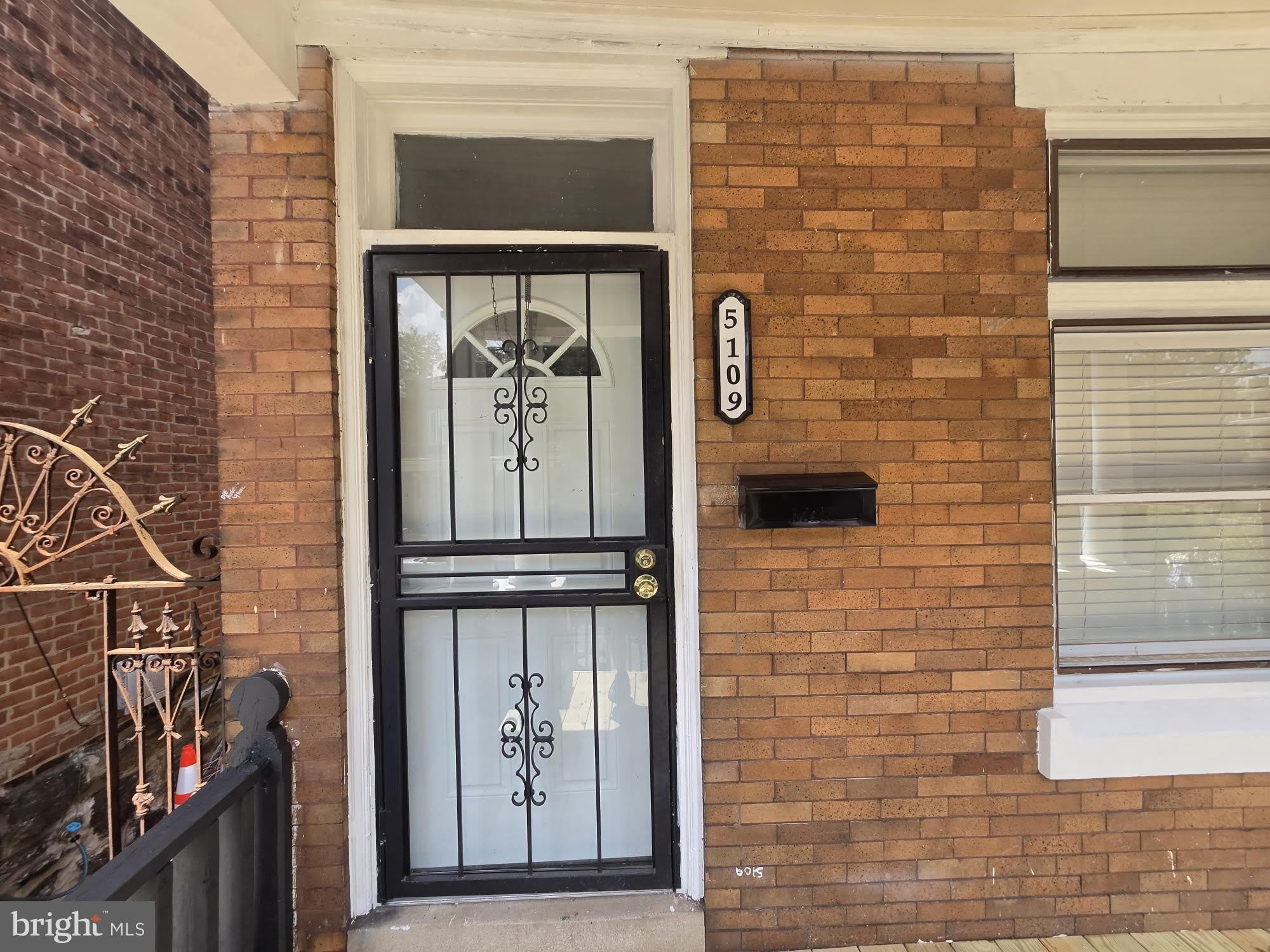 5109 KNOX Street – photo 2