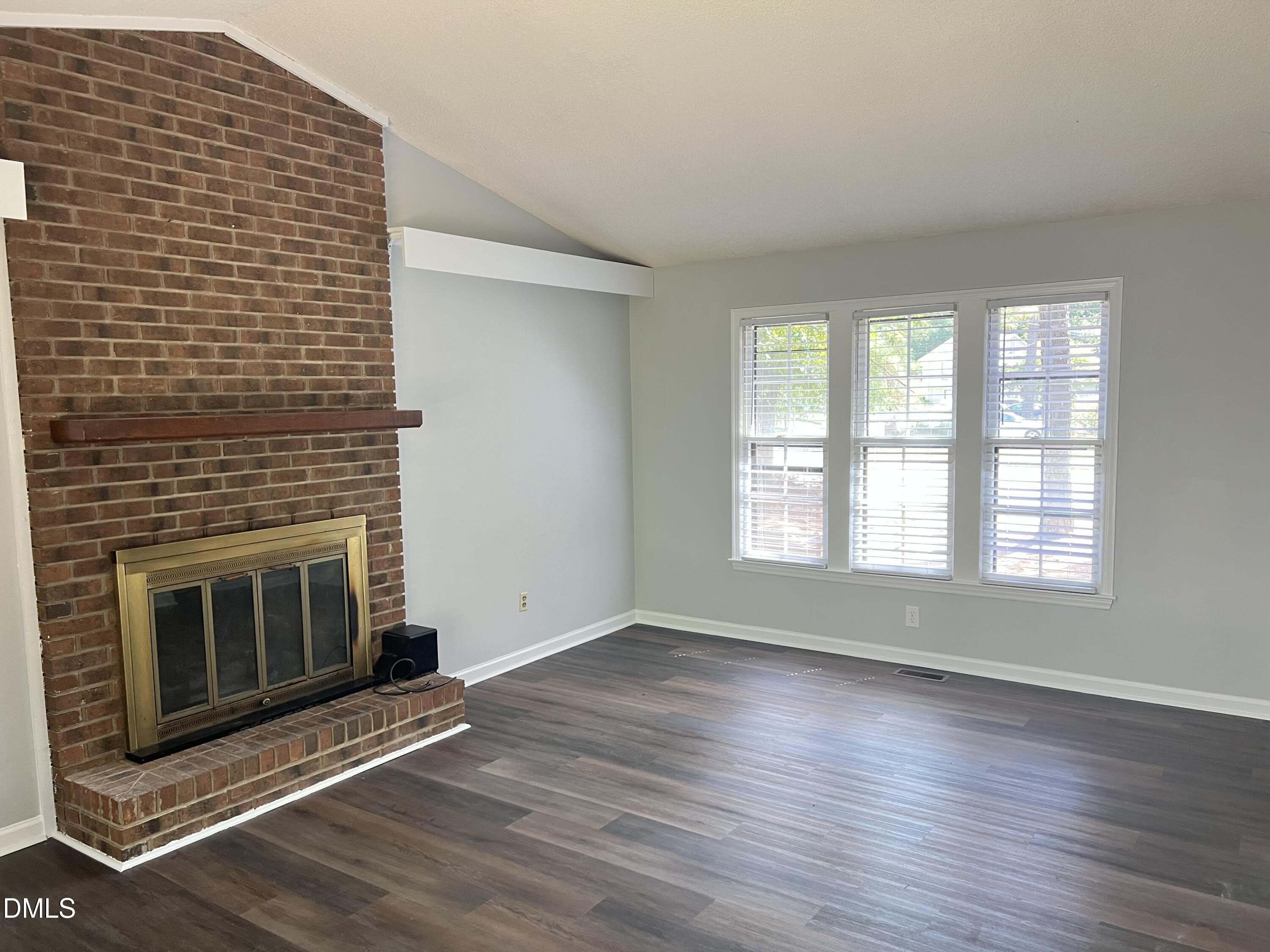 200 Lake Pine Drive – photo 4
