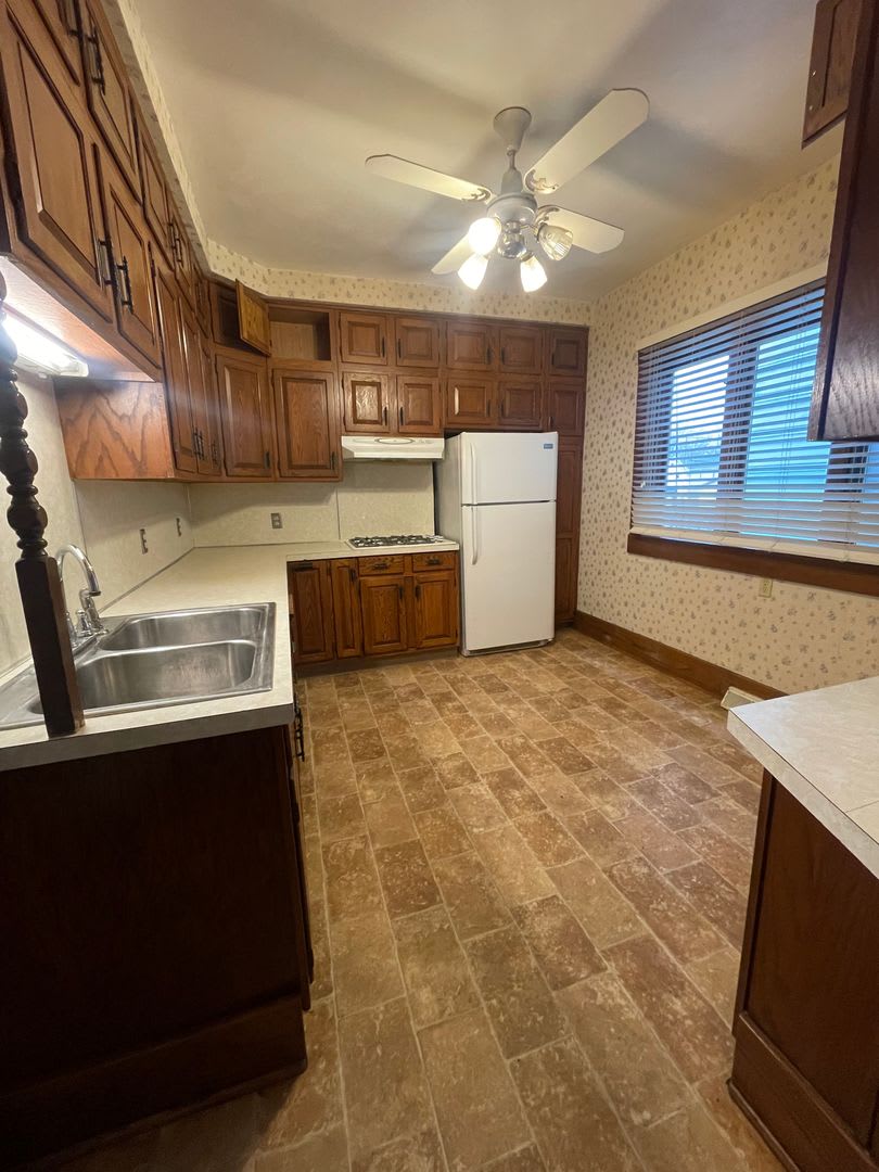 5 bedroom 2 bath House – photo 4