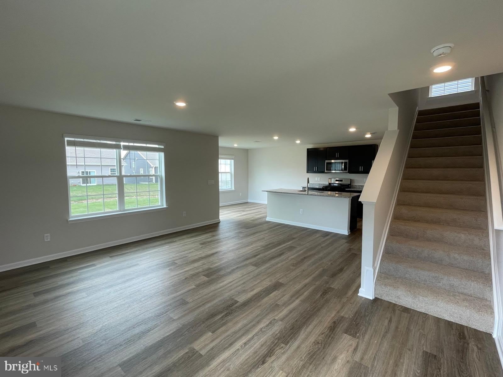 182 HAMSTEAD – photo 3