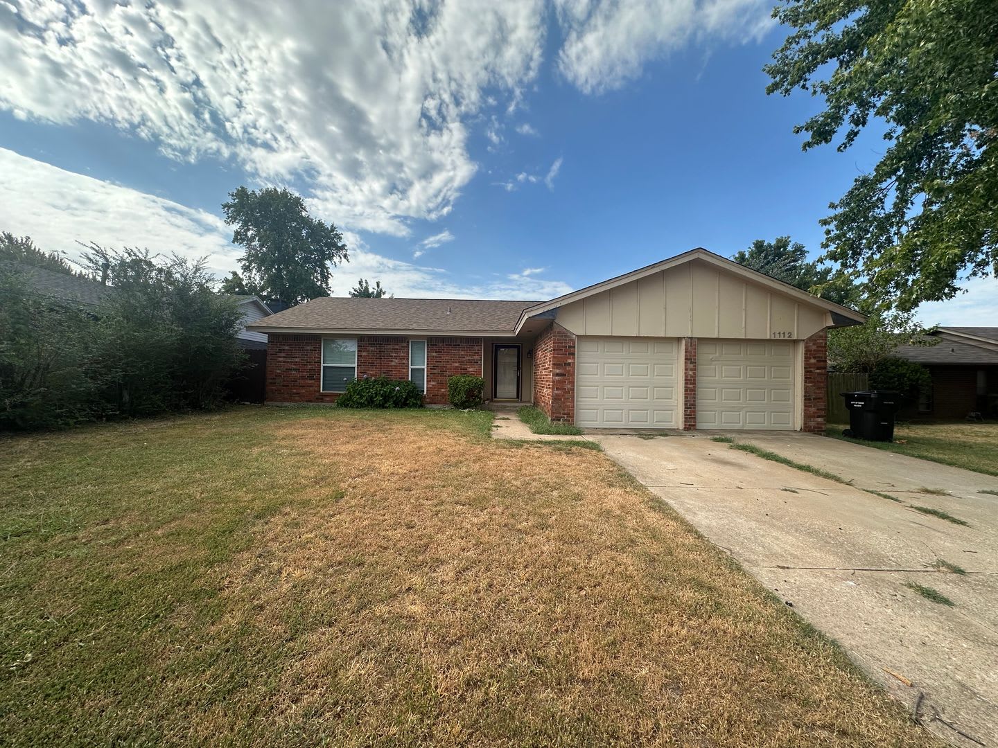 3 Bed, 2 Bath Brick Home w/2 Car Garage – photo 4