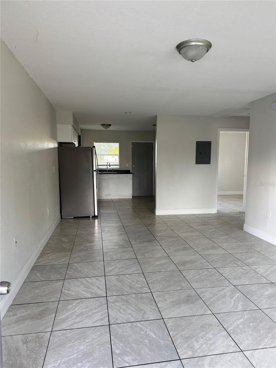 1112 MARTIN Street – photo 1