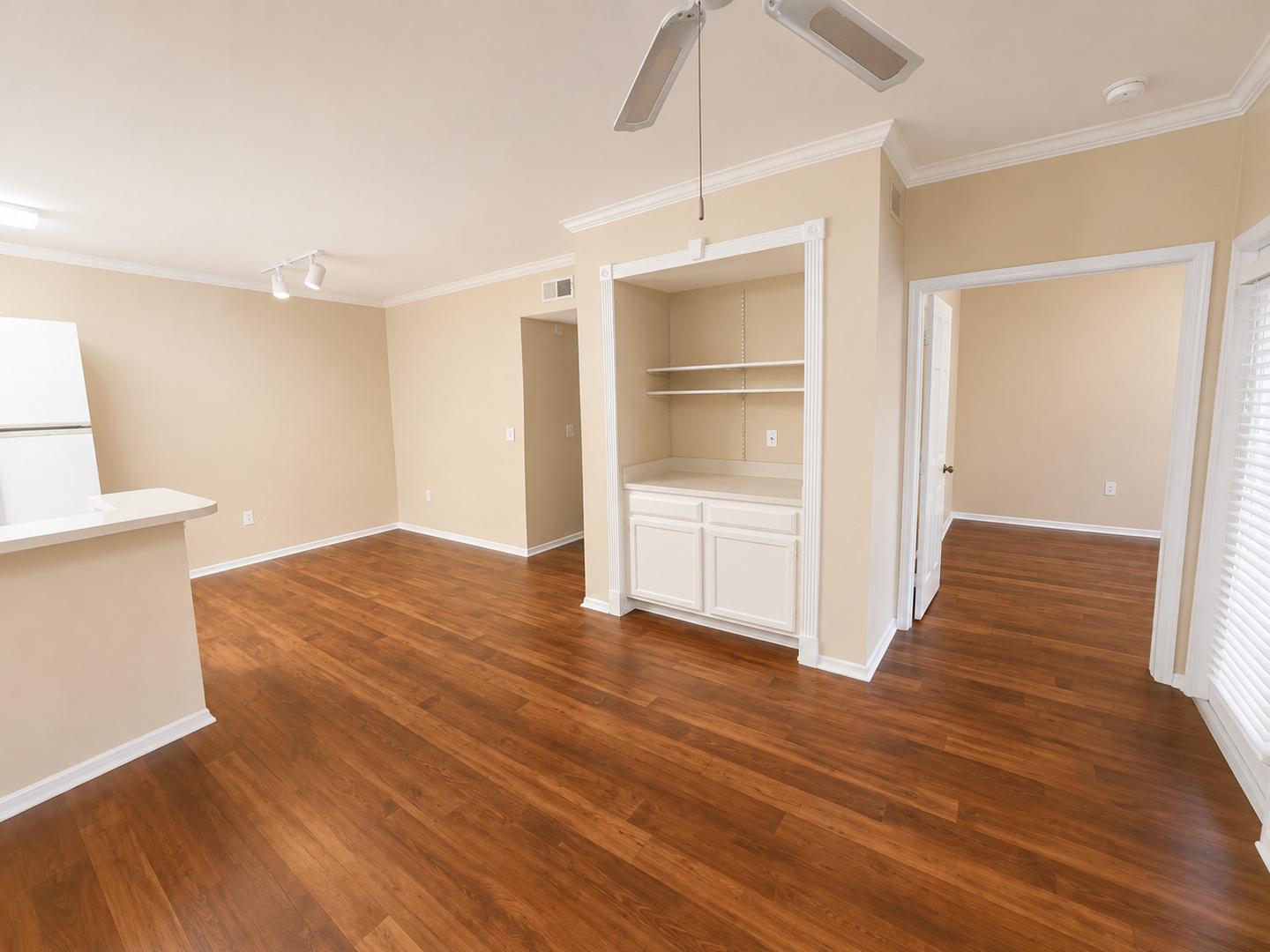 Beautiful 2BR Condo in Prime Orlando Location ~ No carpet! – photo 4