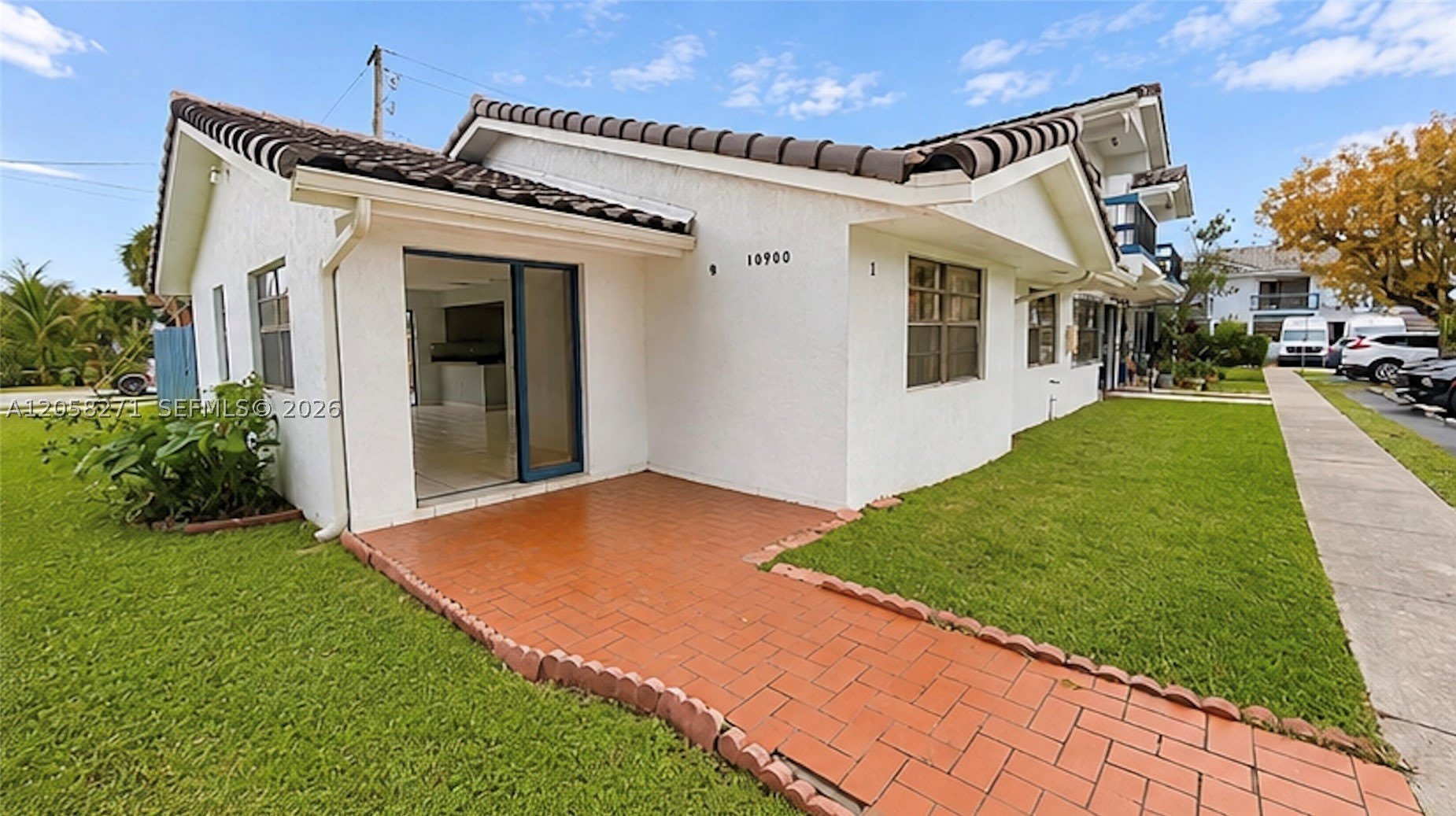 10900 NW 7th St – photo 1